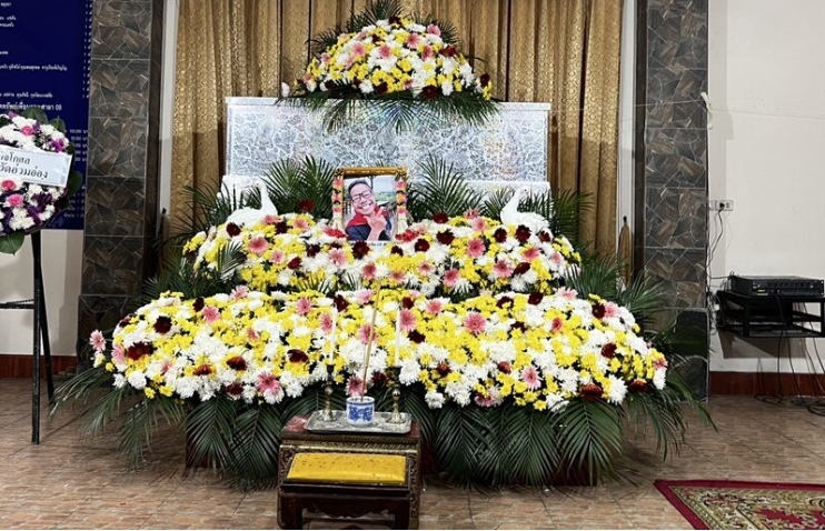 สุดเศร้า “อาฉี เสียงหล่อ” จากไปกะทันหันด้วยหัวใจวายเฉียบพลัน ภรรยา-ลูกสาวร่ำไห้ รดน้ำศพ!