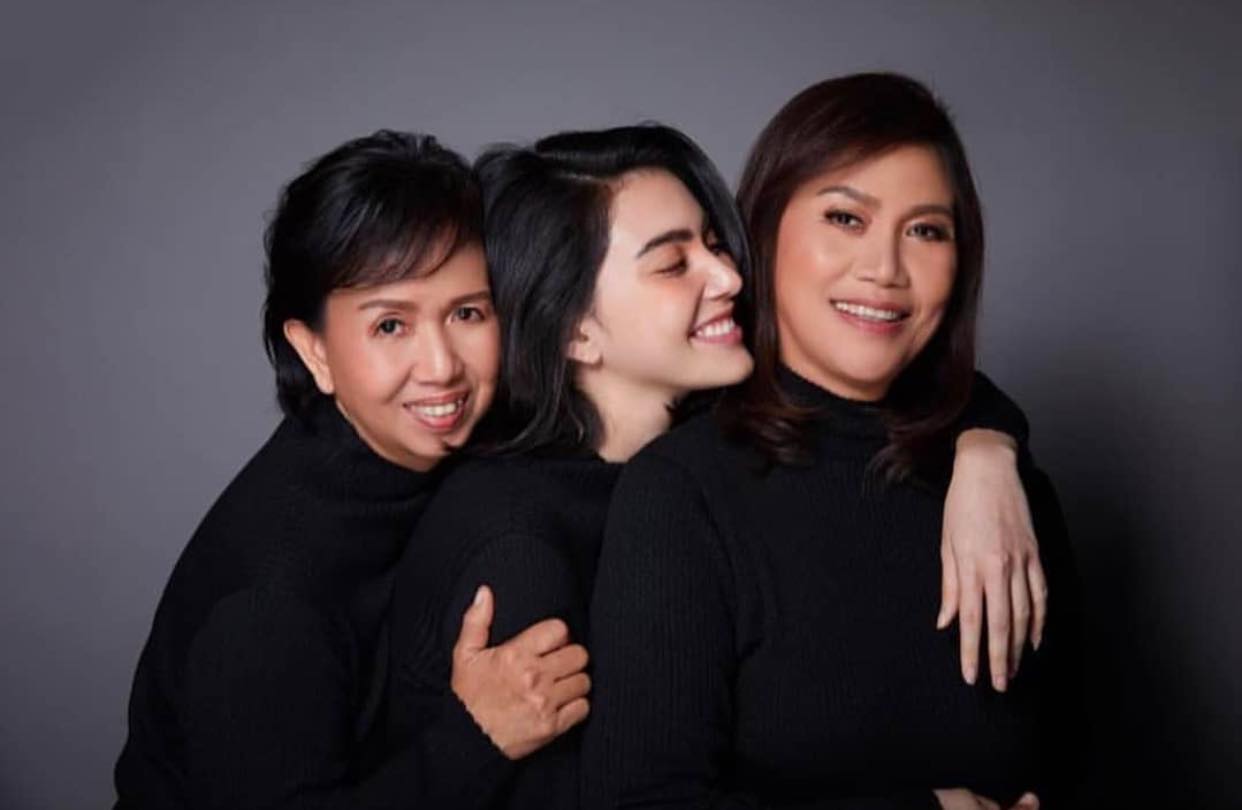 "ใหม่ ดาวิกา" แจงยิบถูกกล่าวหาทิ้งพ่อ ทักคุยแต่เรื่องเงิน เผยสู้ชีวิต 2 คนกับแม่!