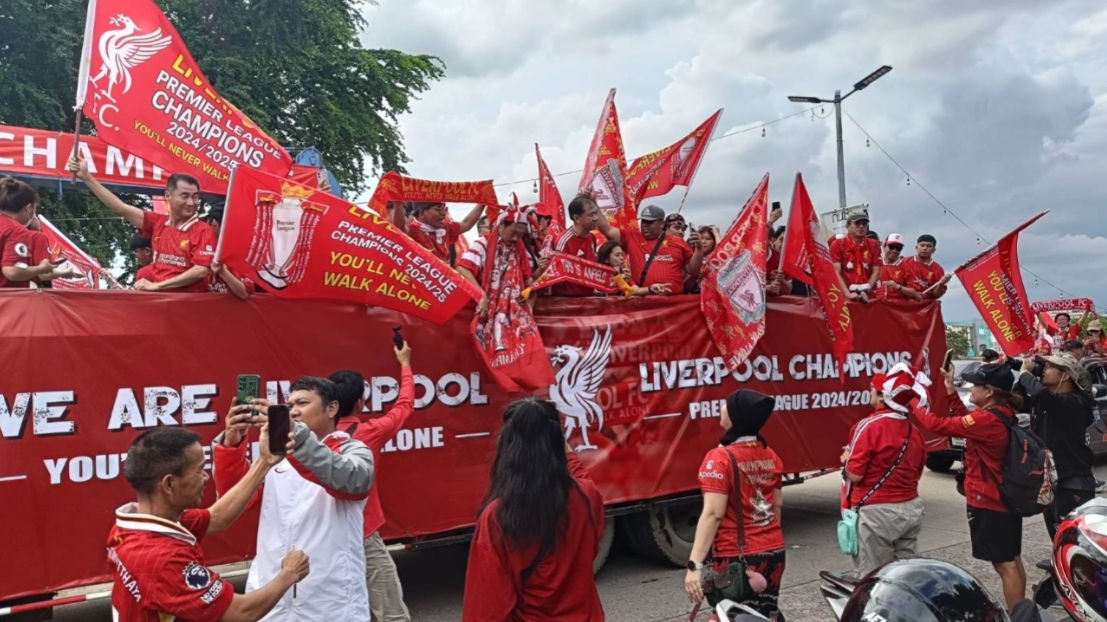หลายพื้นที่คึกคัก แฟนลิเวอร์พูลจัดขบวนแห่ฉลองแชมป์พรีเมียร์ลีกสุดยิ่งใหญ่
