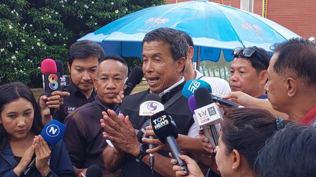 อัปเดตถนนทรุดตัว "ชัชชาติ" เผยพ่นคอนกรีตเสริมแรงให้ดินใต้ สน.สามเสน ยันแผนเป็นไปตามเป้า