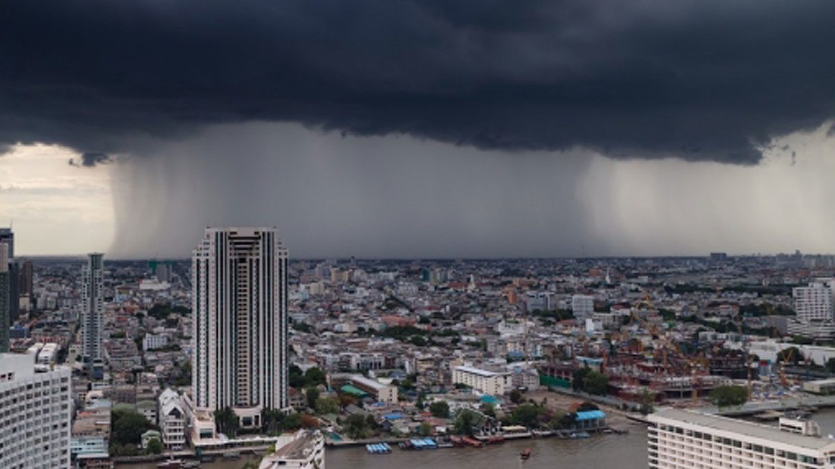 กรมอุตุฯ เผยวันนี้ยังหนัก ฝนถล่ม51จังหวัด กทม.ไม่รอด