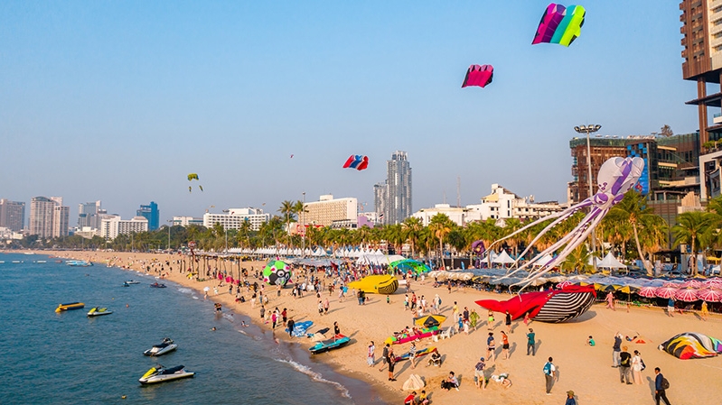 เทศกาลว่าวนานาชาติพัทยา 2568 ชมว่าวยักษ์ตระการตาริมชายหาดพัทยา ชลบุรี!