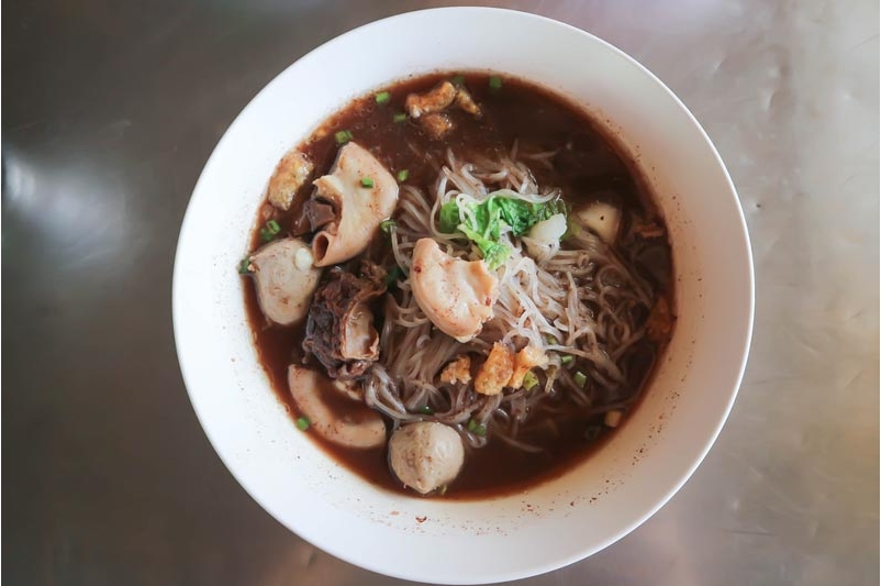 หมอพาส่อง ก๋วยเตี๋ยวเมนูไหนเค็มที่สุด โซเดียมสูงกว่าที่คิด กินเยอะบ่อย ๆ ระวังไตวาย!