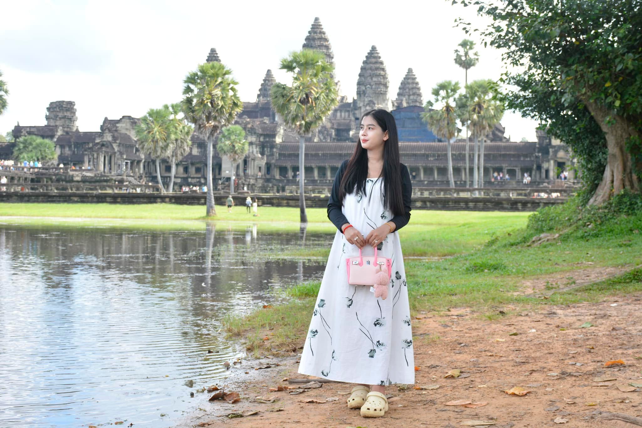 เปิดวาร์ป "สาวเขมรเสื้อชมพู" TikTok ปลิว ก็เปิด Facebook ต่อ ทัวร์ไทยลงฉ่ำๆ