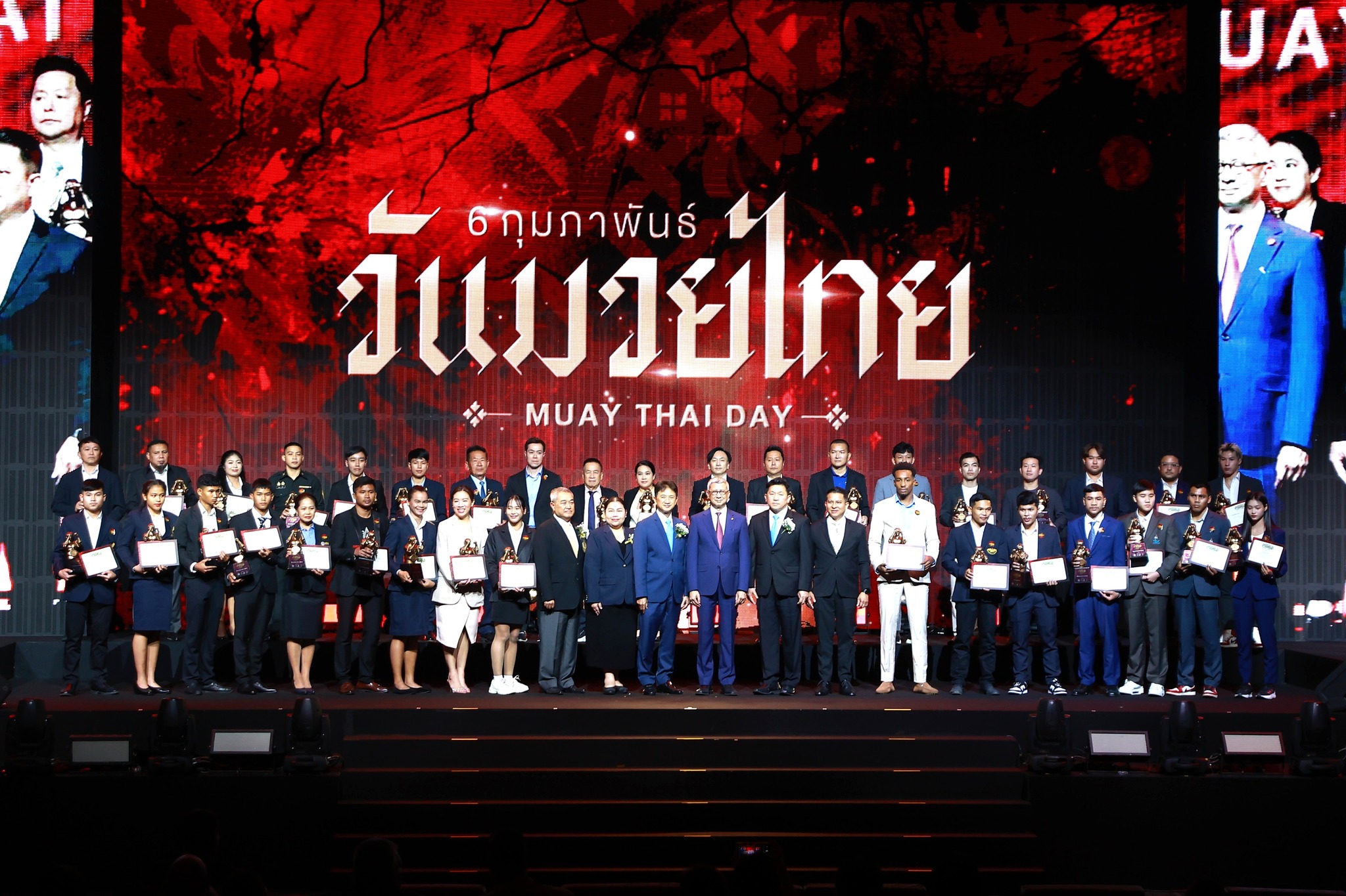 มหกรรมงาน เชิดชูเกียรติคนวงการมวย “ขุนศึกเล็ก-ปิ่นเพชร” นักมวยไทยอาชีพ “ซ้ายดารา” ขวัญใจมหาชน 