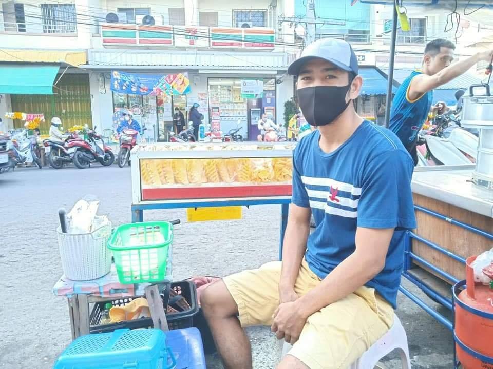 "ยอดทองไท ส.สมหมาย"​ ผันตัวเป็นพ่อค้าขายสับปะรด​