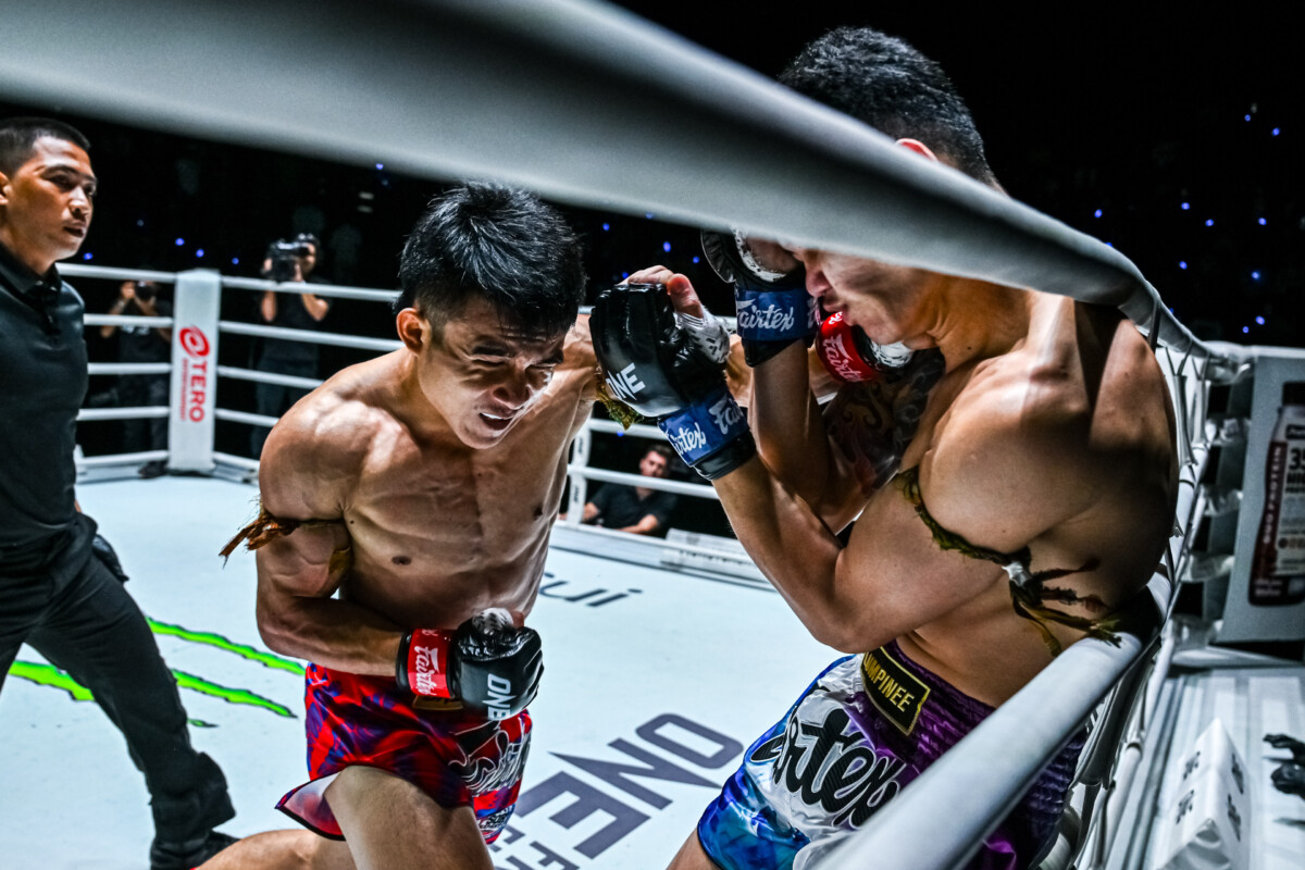 'วรพล' เดินลุยปล่อยหมัดชุดน็อค 'ก้องกุลา' ยกแรก!