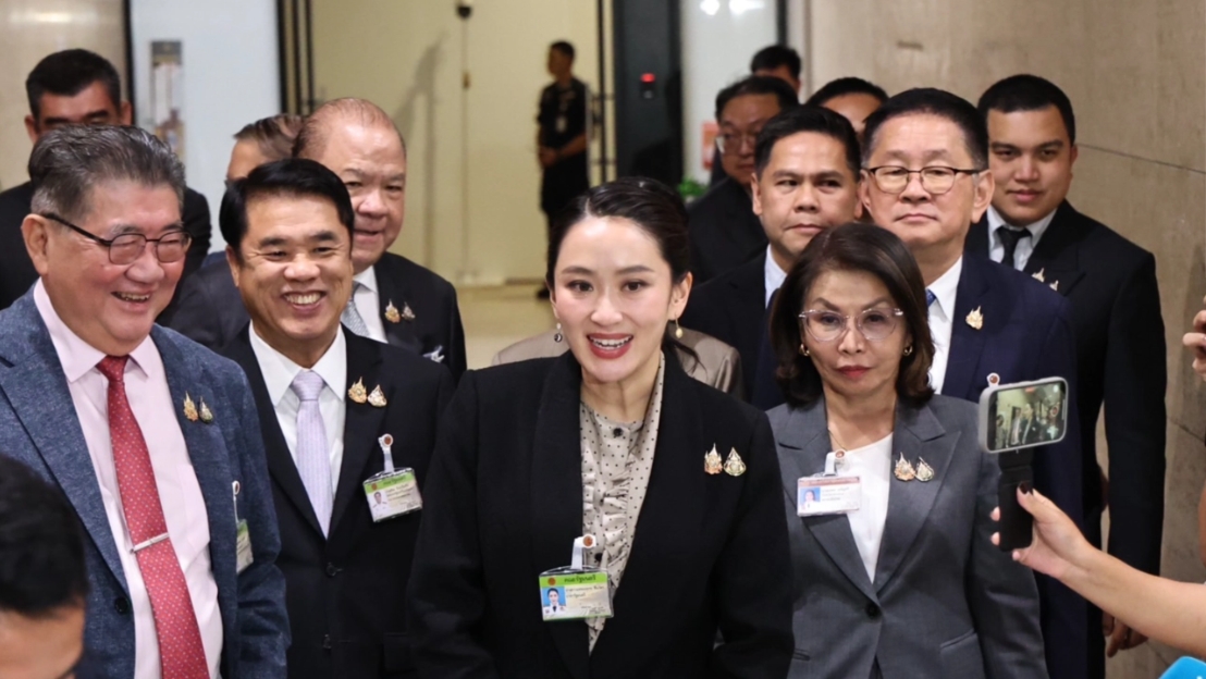 “อิ๊งค์” หัวเราะ ถูกถามยุทธการโรยเกลือ โยน กห. ดูหลังฝ่ายค้านชี้ตกเป็นเป้า IO