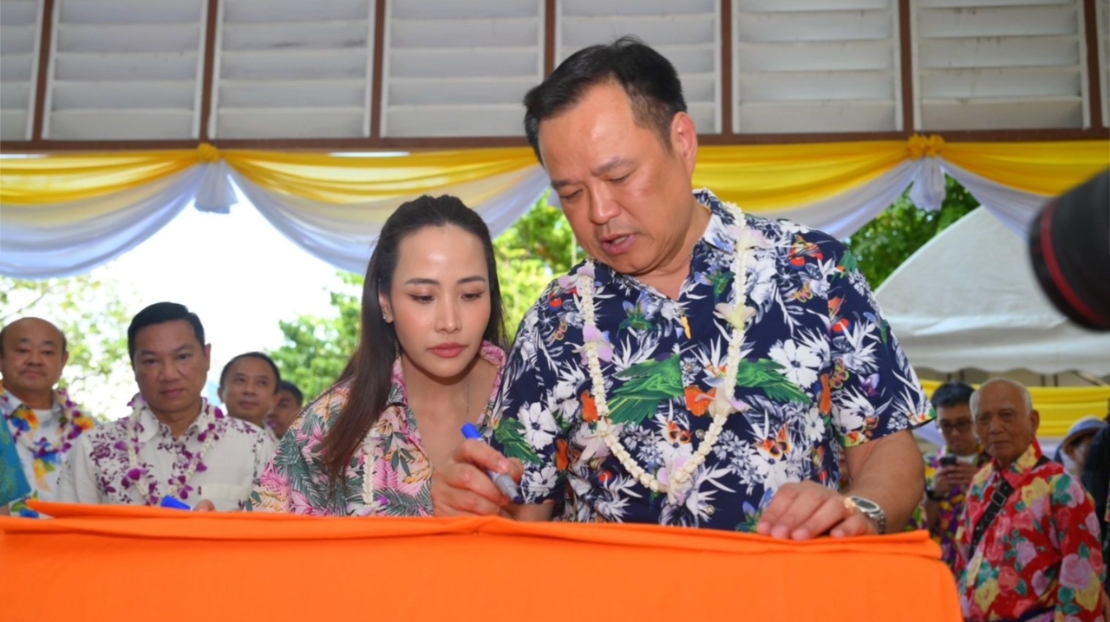 “อนุทิน” ควงภริยา แห่ผ้าห่มองค์พระปฐมเจดีย์ สรงน้ำพระบรมสารีริกธาตุ