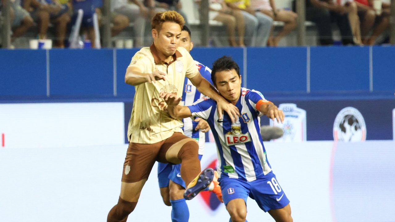 บีจี ปทุม ยูไนเต็ด เสมอ บุรีรัมย์ ยูไนเต็ด 2-2 แบ่งกันไปฝั่งละแต้ม