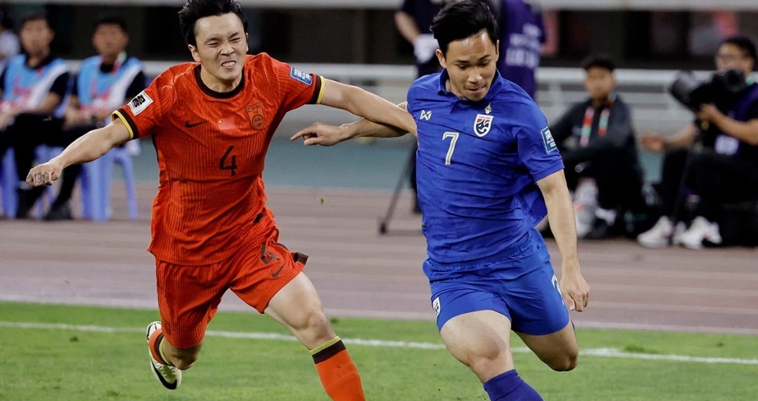 สุภโชคเบิกร่อง "ไทย" น้ำตาซึมโดน "จีน" ตีเจ๊าท้ายเกม 1-1 ลุ้นเข้ารอบเหนื่อย คัดฟุตบอลโลก